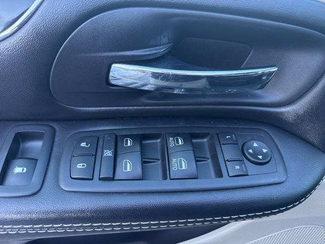 Used 2019 Dodge Grand Caravan SXT image 10