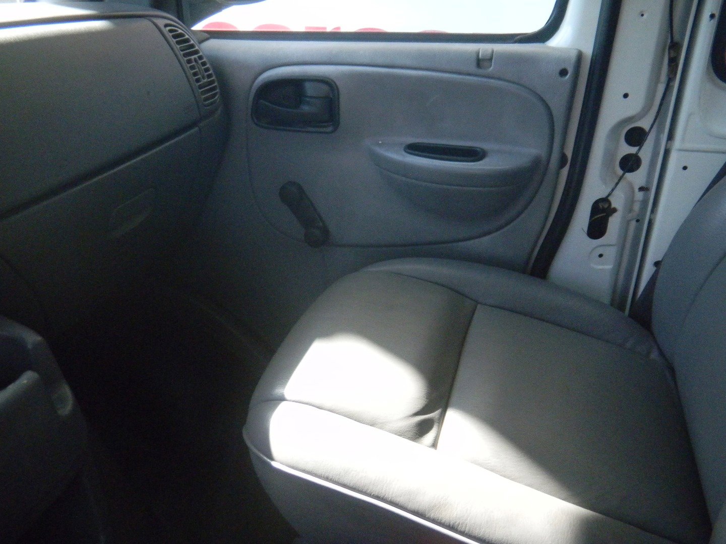 Used 2000 Dodge B1500 RWD image 17