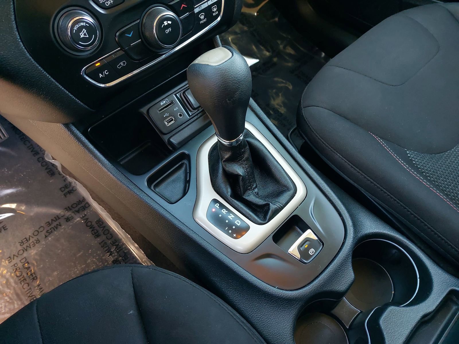 Used 2016 Jeep Cherokee 75th Anniversary image 25