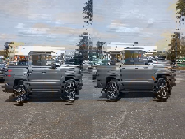 Certified 2024 Nissan Frontier SL w/ Technology Package image 3