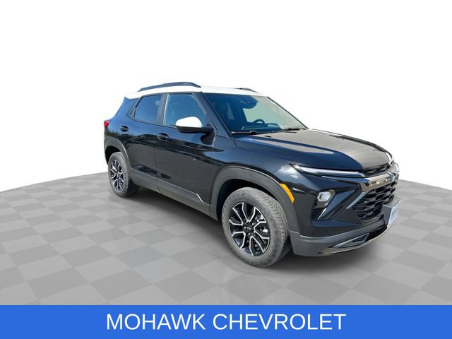 Used 2024 Chevrolet TrailBlazer ACTIV w/ Convenience Package AWD/4WD image 2