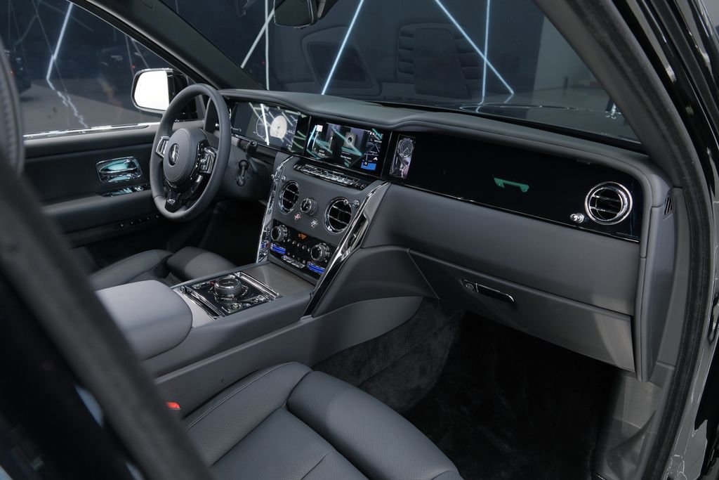 Used 2026 Rolls-Royce Cullinan image 41