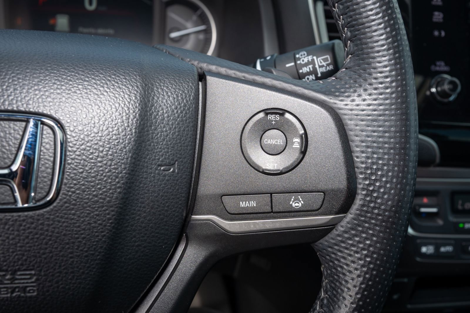 Certified 2025 Honda Passport EX-L image 31