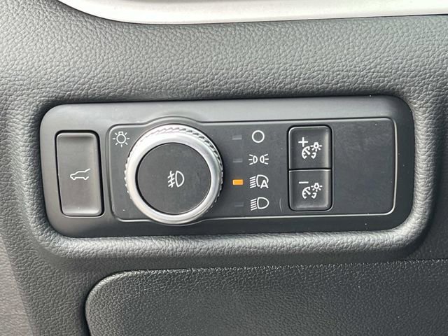 Used 2020 Ford Explorer XLT w/ Equipment Group 202A image 27