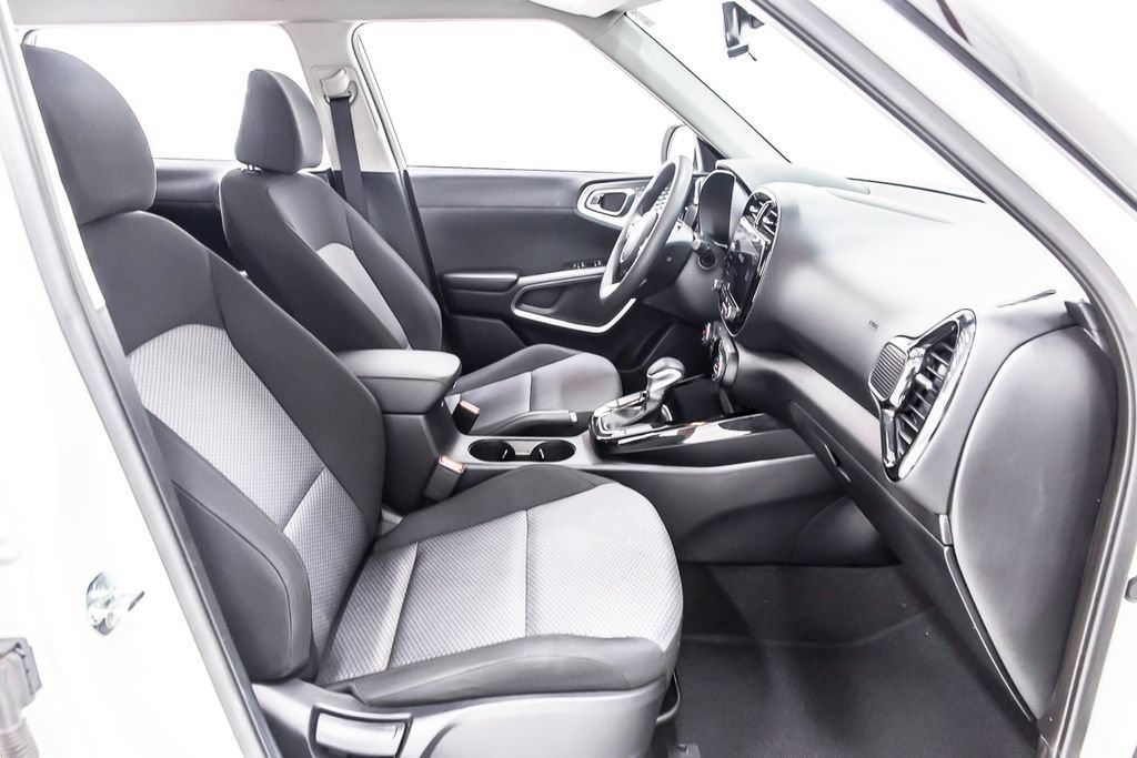 Used 2023 Kia Soul S FWD image 30