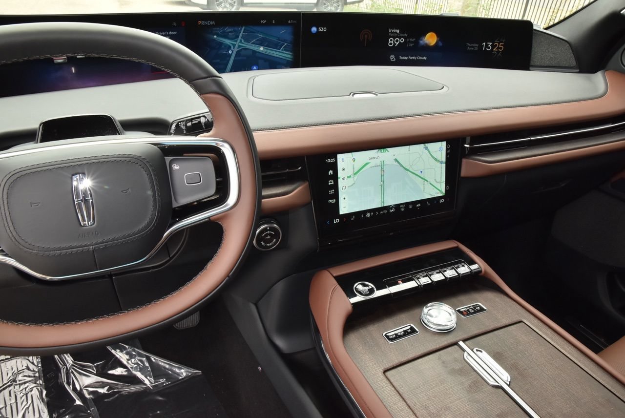 New 2026 Lincoln Navigator Reserve AWD/4WD image 26