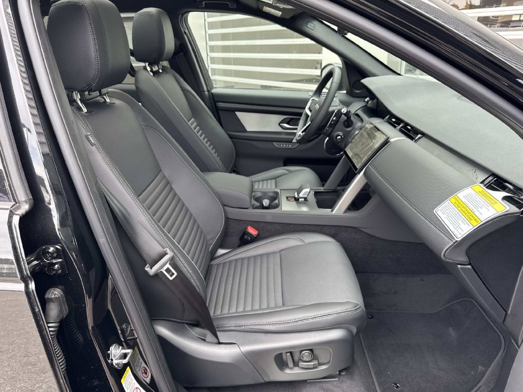 New 2026 Land Rover Discovery Sport Landmark AWD/4WD image 9