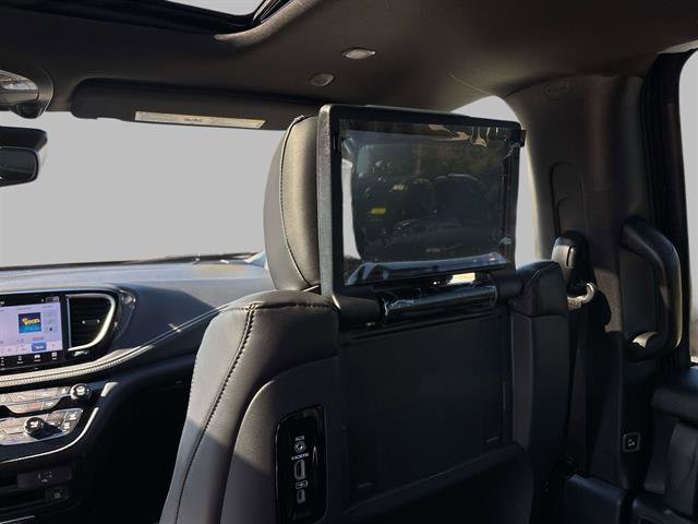 New 2026 Chrysler Pacifica Select image 10