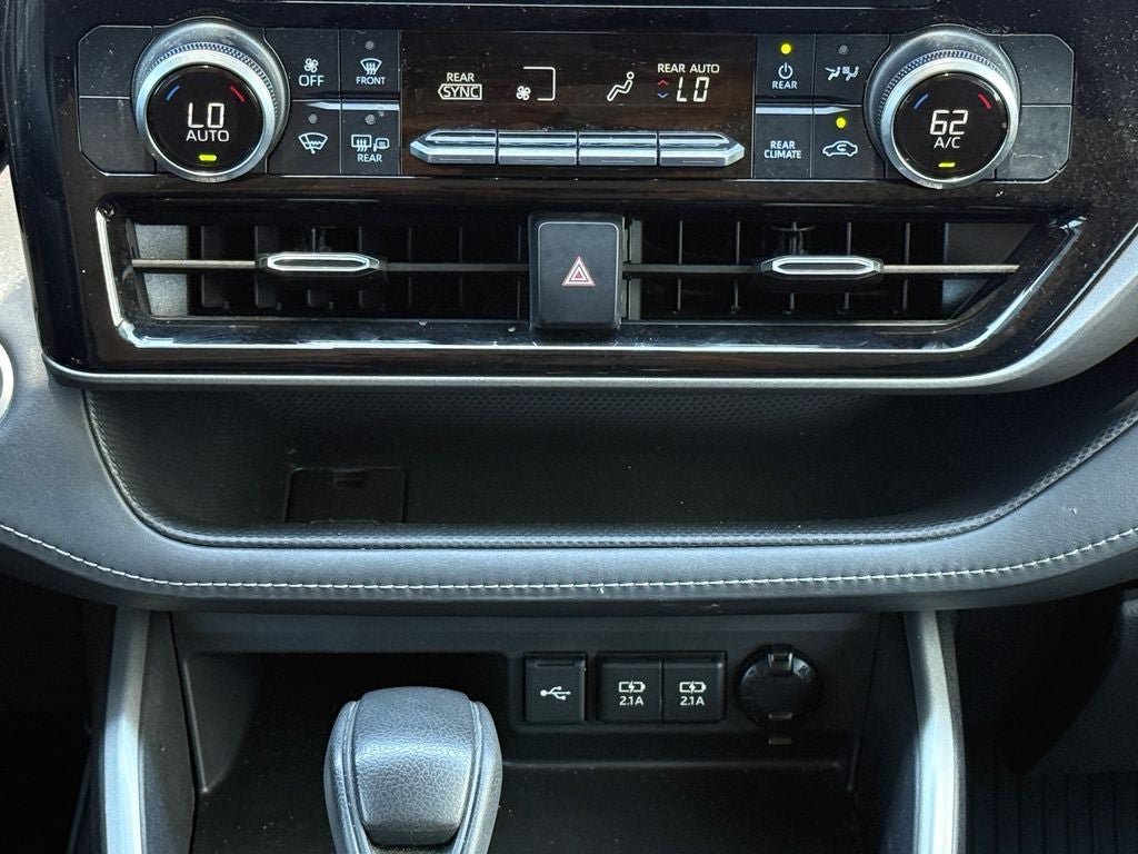 Used 2020 Toyota Highlander L FWD image 26