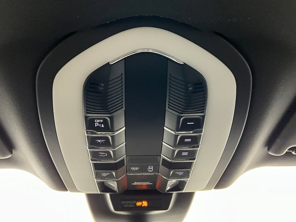 Used 2018 Porsche Macan AWD/4WD image 13