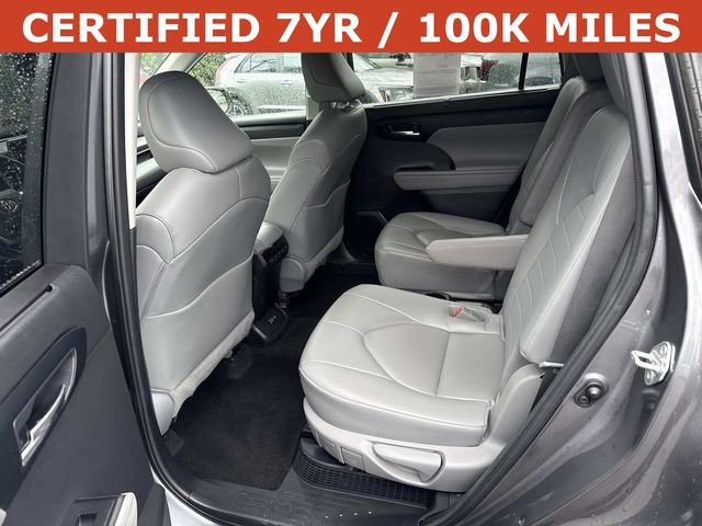 Used 2023 Toyota Highlander XLE AWD/4WD image 17