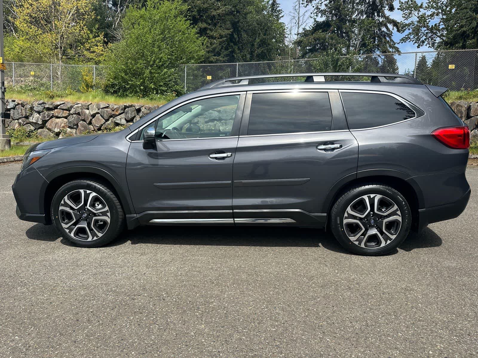 Certified 2023 Subaru Ascent Touring AWD/4WD image 2