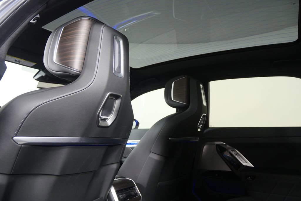 Certified 2023 BMW 740i w/ Parking Assistance Package image 17