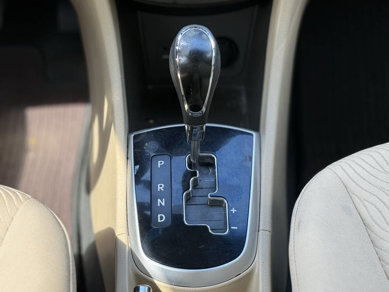 Used 2013 Hyundai Accent GLS w/ Premium Pkg FWD image 18