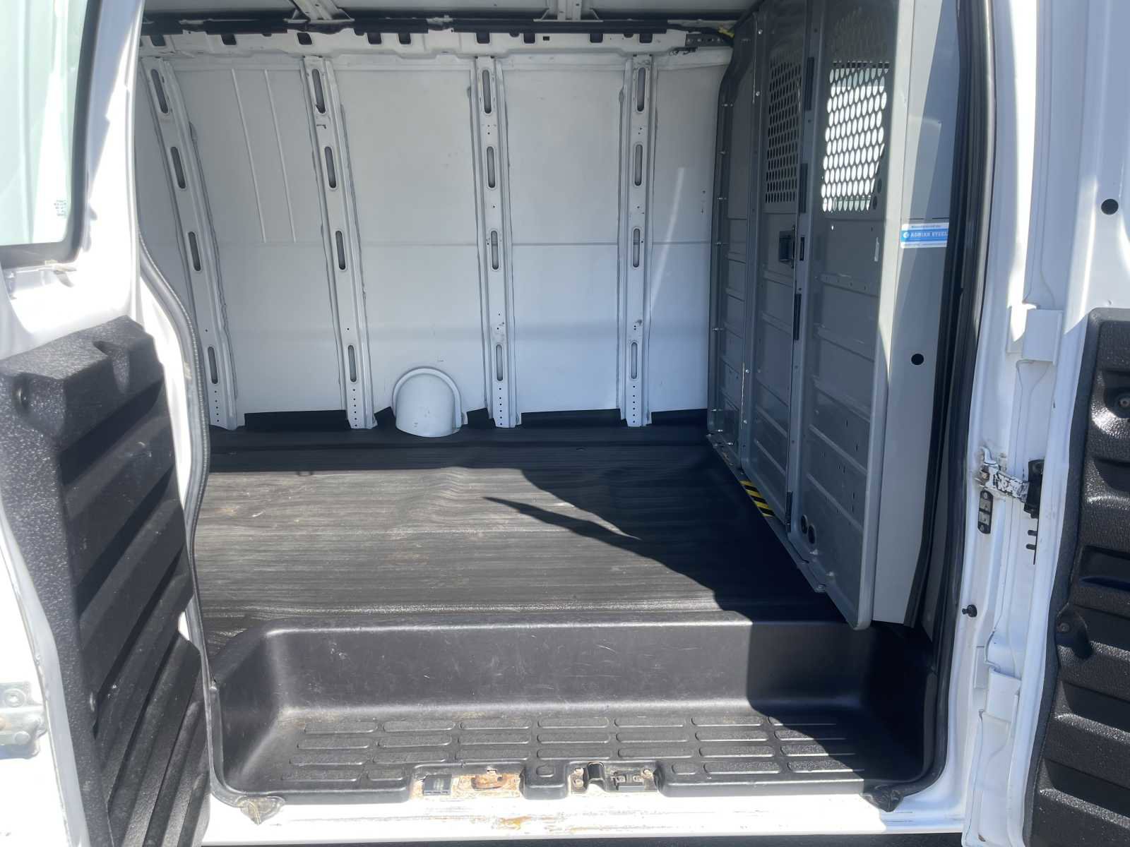 Used 2016 Chevrolet Express 3500 Extended RWD image 12