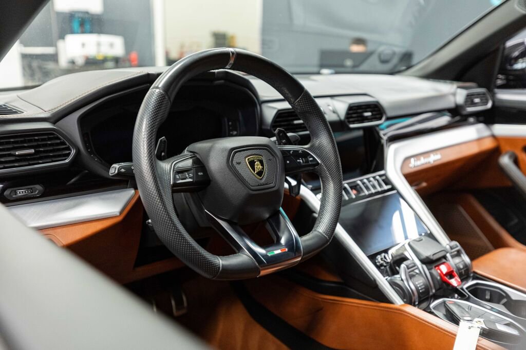 Used 2020 Lamborghini Urus image 9