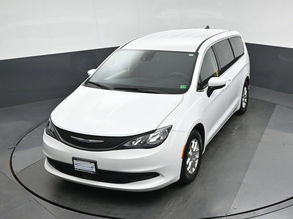 Used 2023 Chrysler Voyager LX image 72