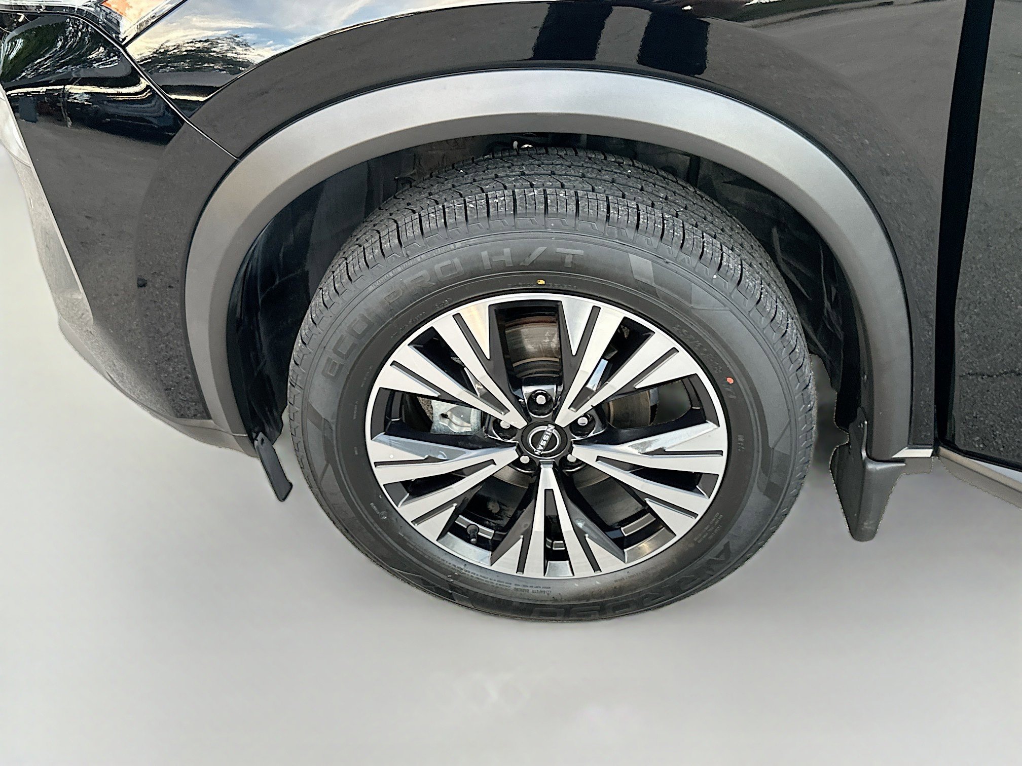 Used 2023 Nissan Rogue SV image 36