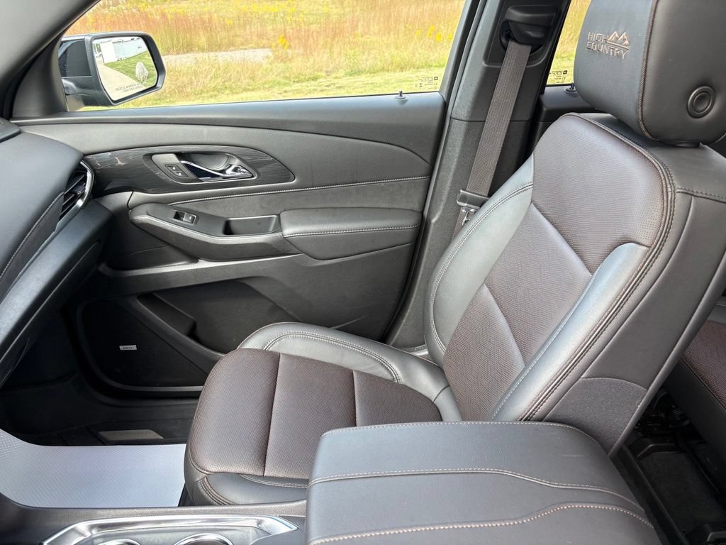 Used 2023 Chevrolet Traverse High Country AWD/4WD image 17