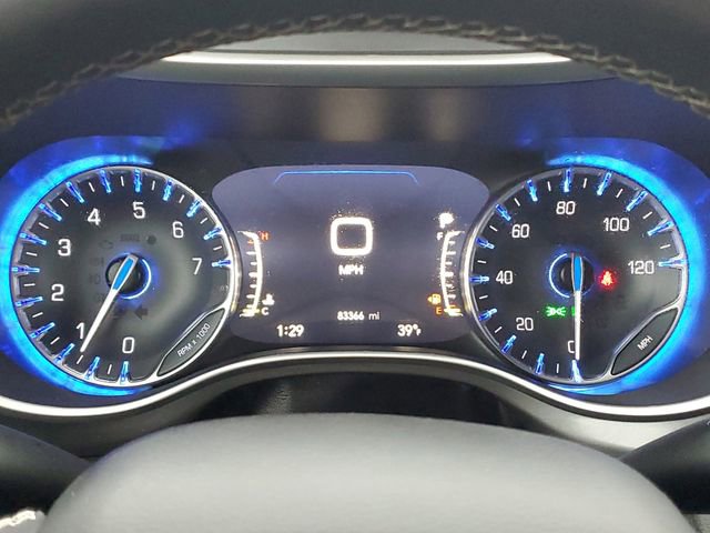 Used 2022 Chrysler Pacifica Touring-L image 9