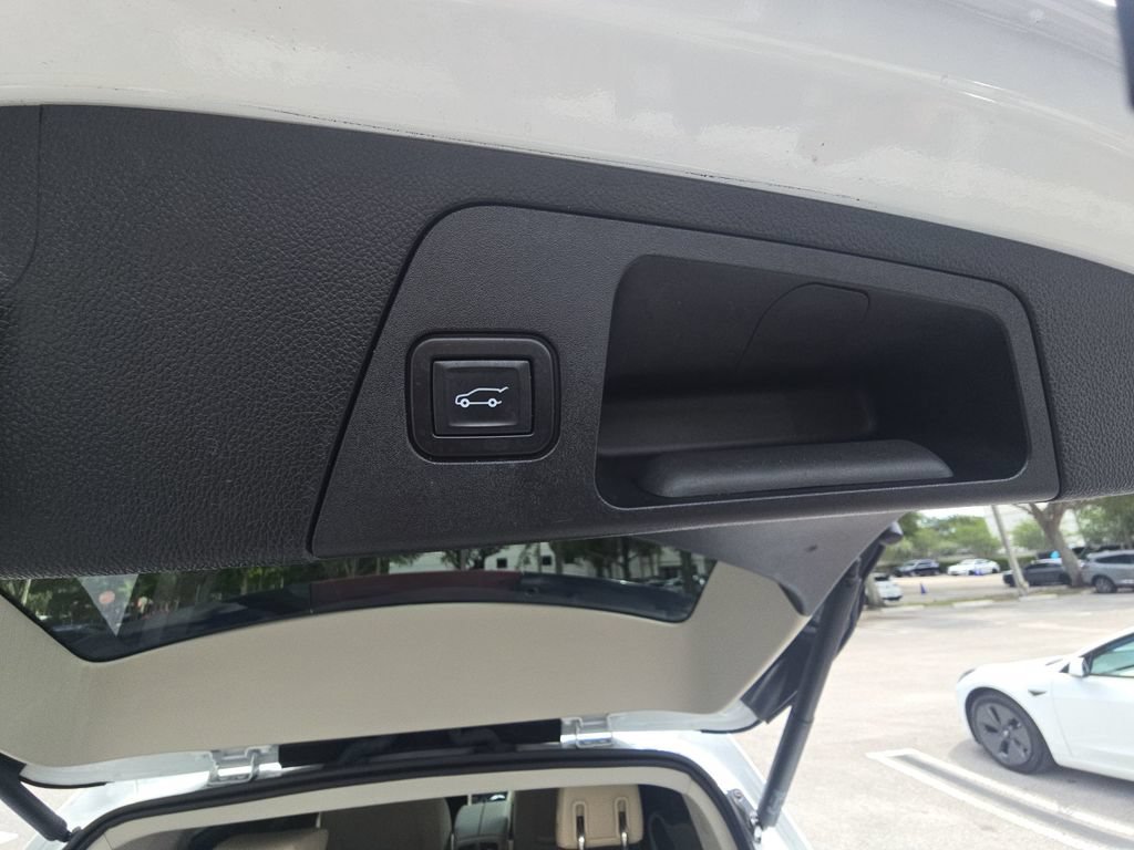 Used 2020 Buick Envision Essence FWD image 27