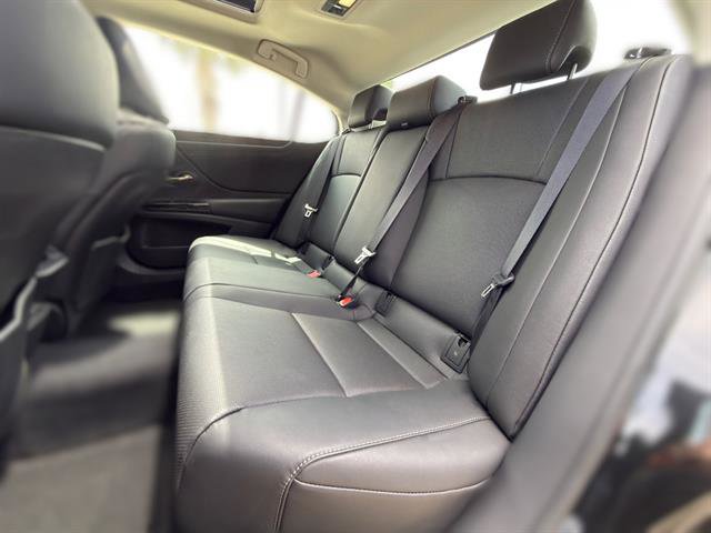 Used 2025 Lexus ES 350 w/ Premium Package FWD image 12