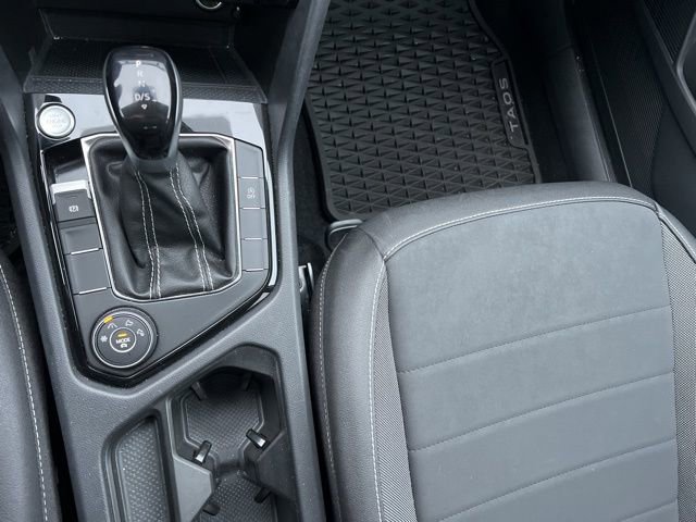 Used 2024 Volkswagen Taos SE image 16