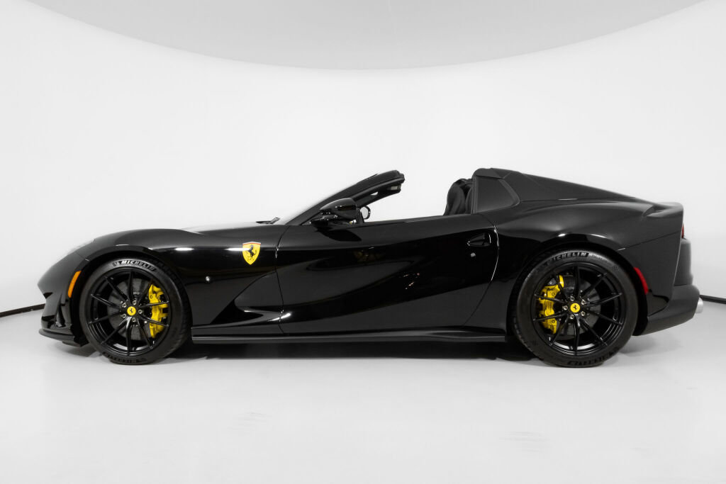 Used 2023 Ferrari 812 GTS image 3