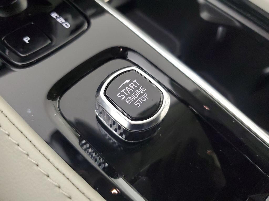 Certified 2025 Volvo XC90 B5 Plus w/ Protection Package AWD/4WD image 34