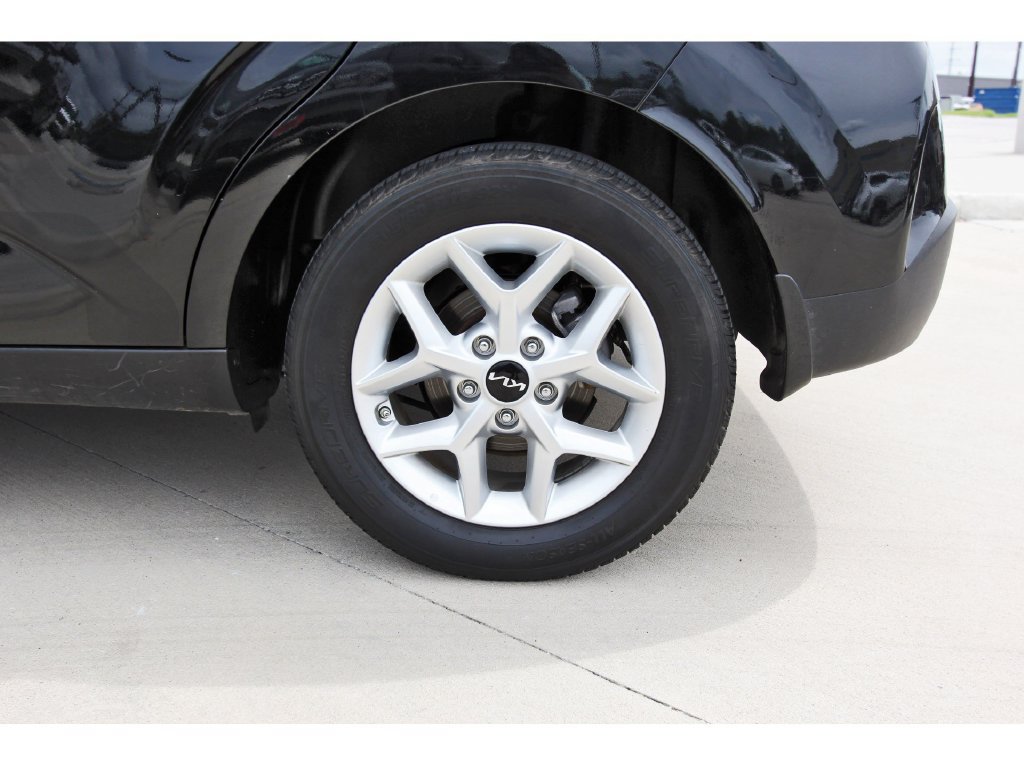 Used 2025 Kia Soul LX w/ LX Technology Package FWD image 32