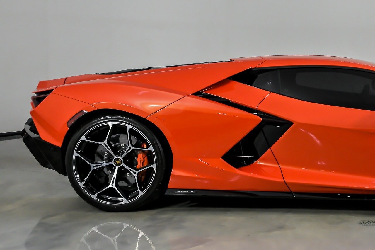 Used 2024 Lamborghini Revuelto AWD/4WD image 14