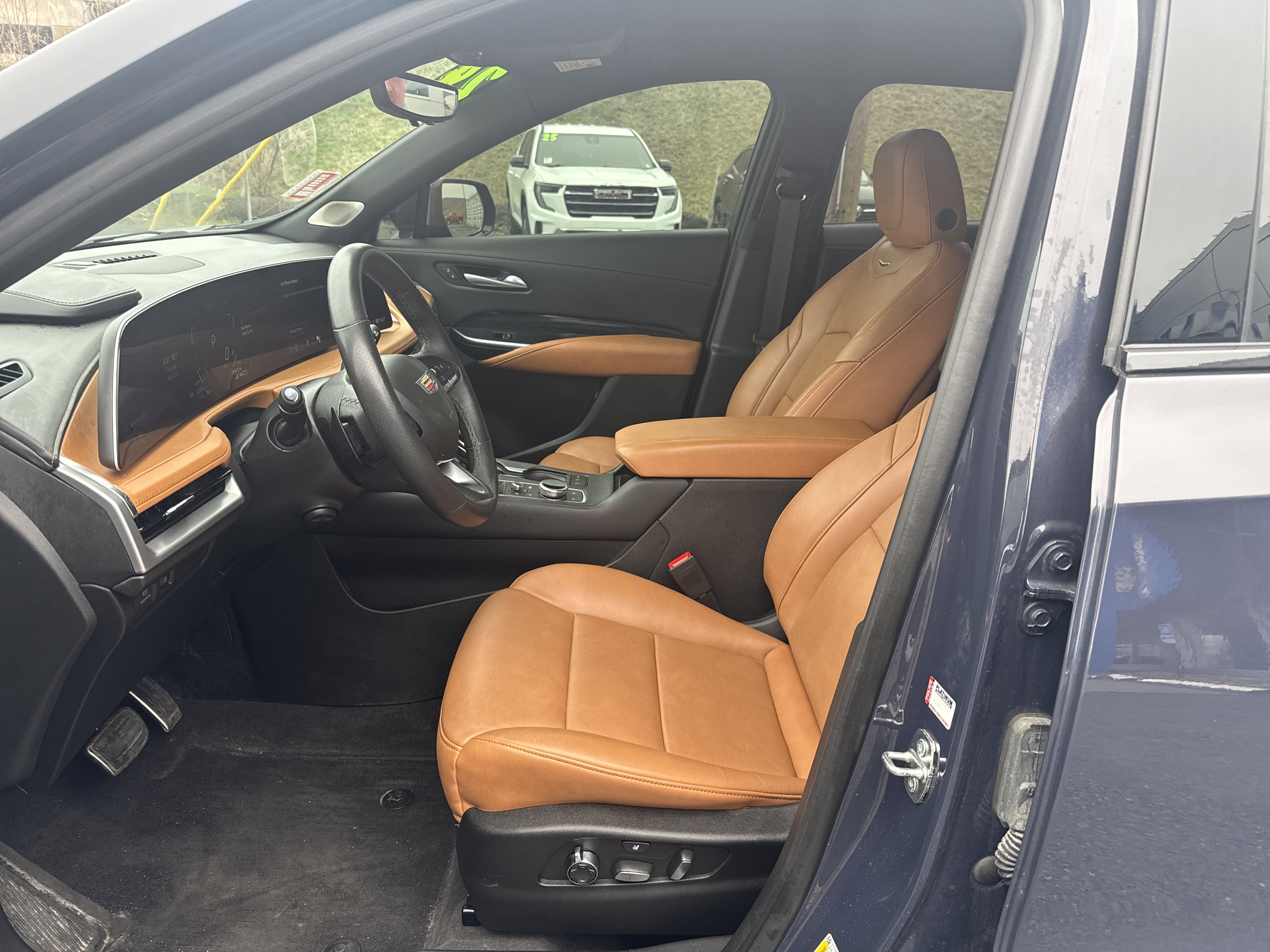 Used 2024 Cadillac XT4 Sport image 12