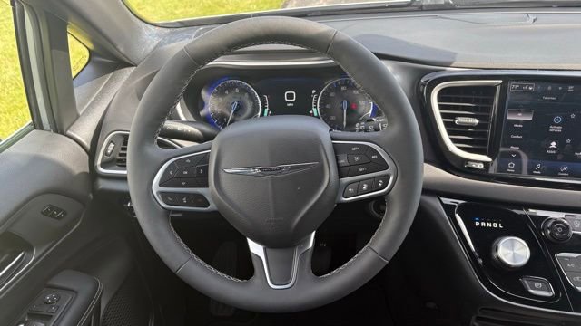 Used 2026 Chrysler Pacifica Select FWD image 21