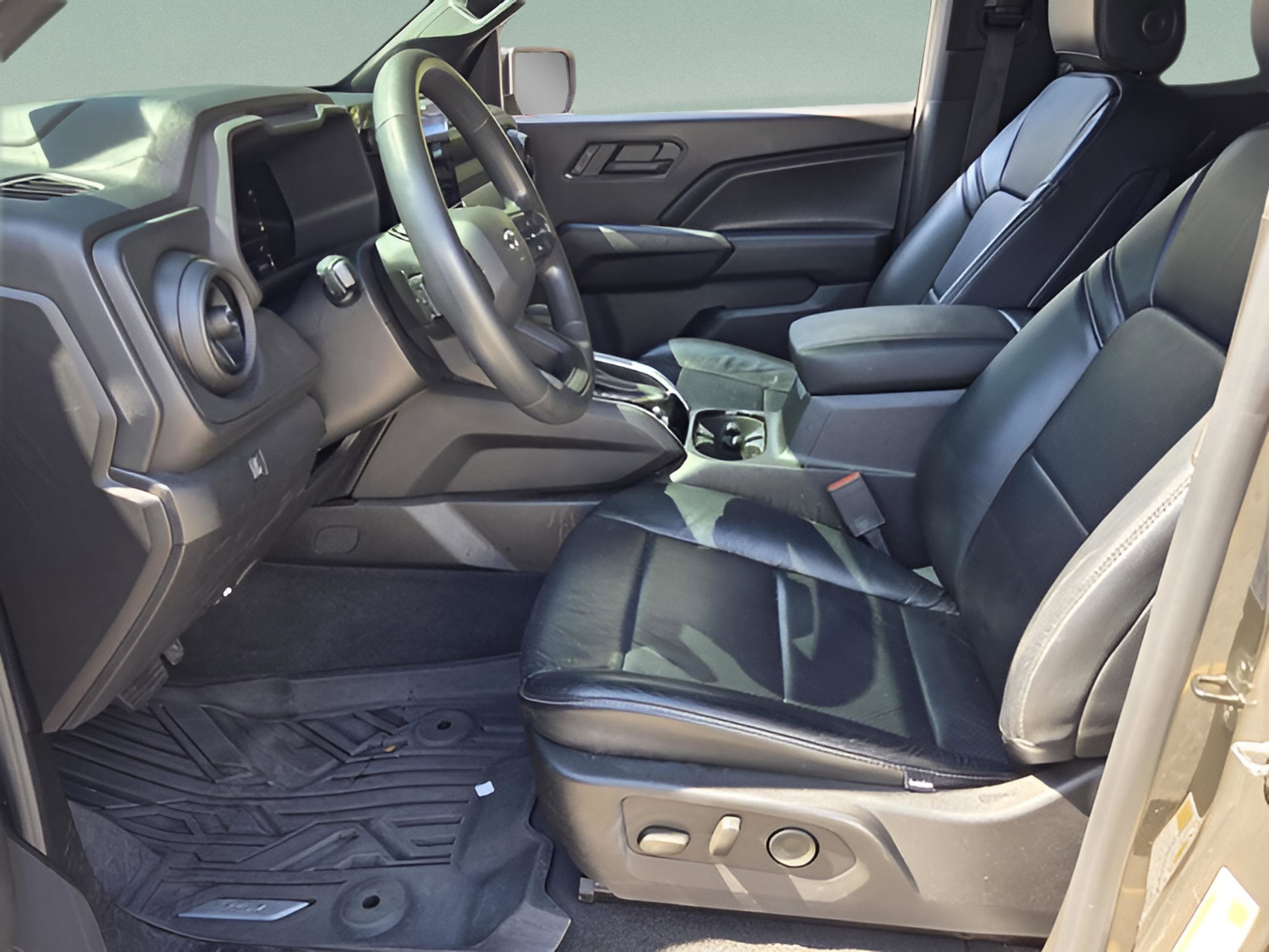 Certified 2023 Chevrolet Colorado Trail Boss w/ Technology Package AWD/4WD image 9
