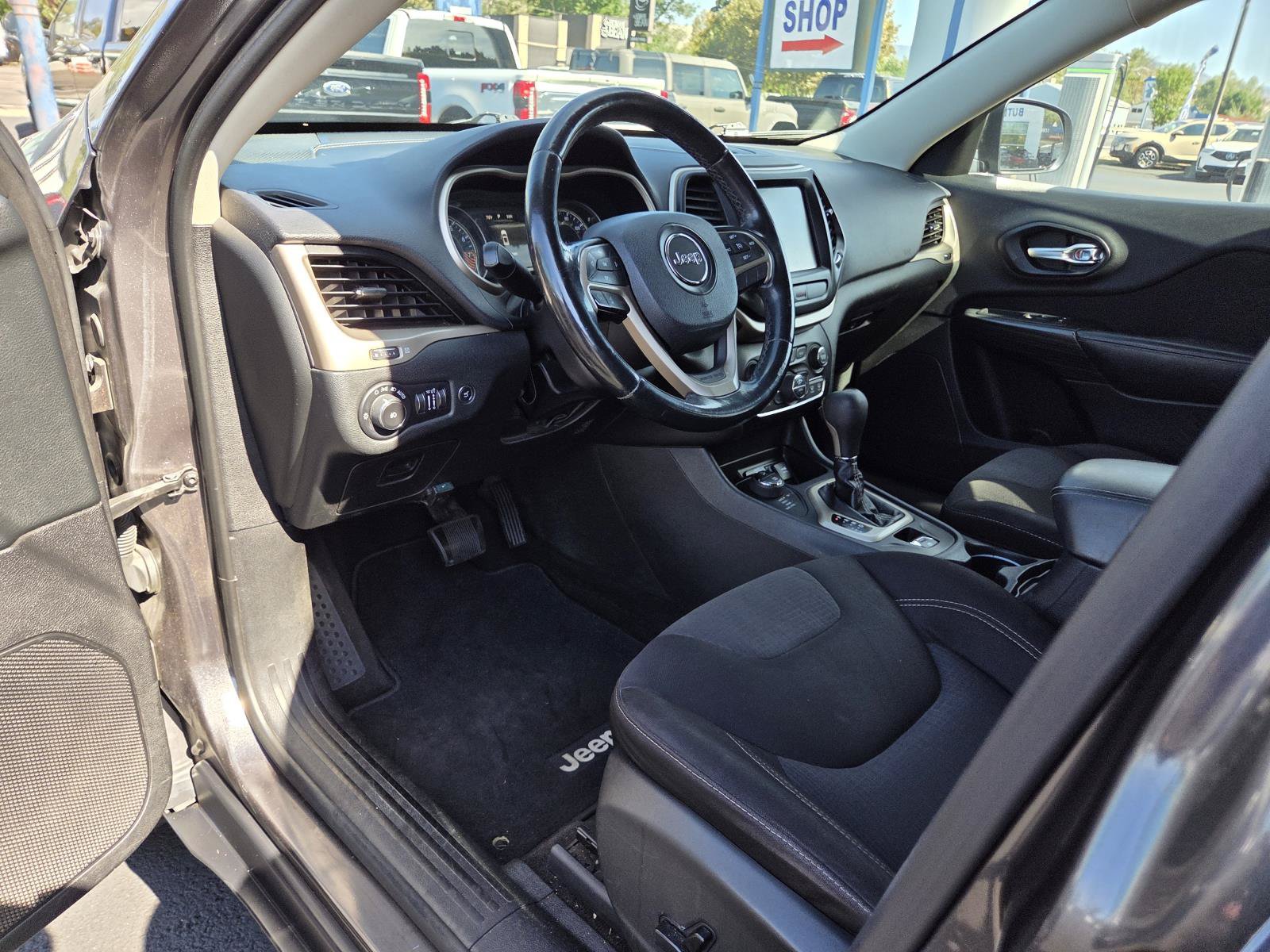 Used 2015 Jeep Cherokee Latitude w/ Comfort/Convenience Group AWD/4WD image 11