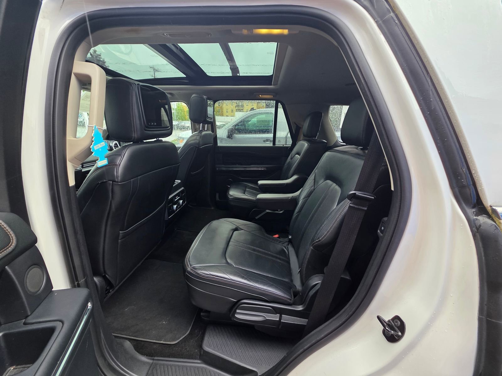 Used 2018 Ford Expedition Platinum image 13