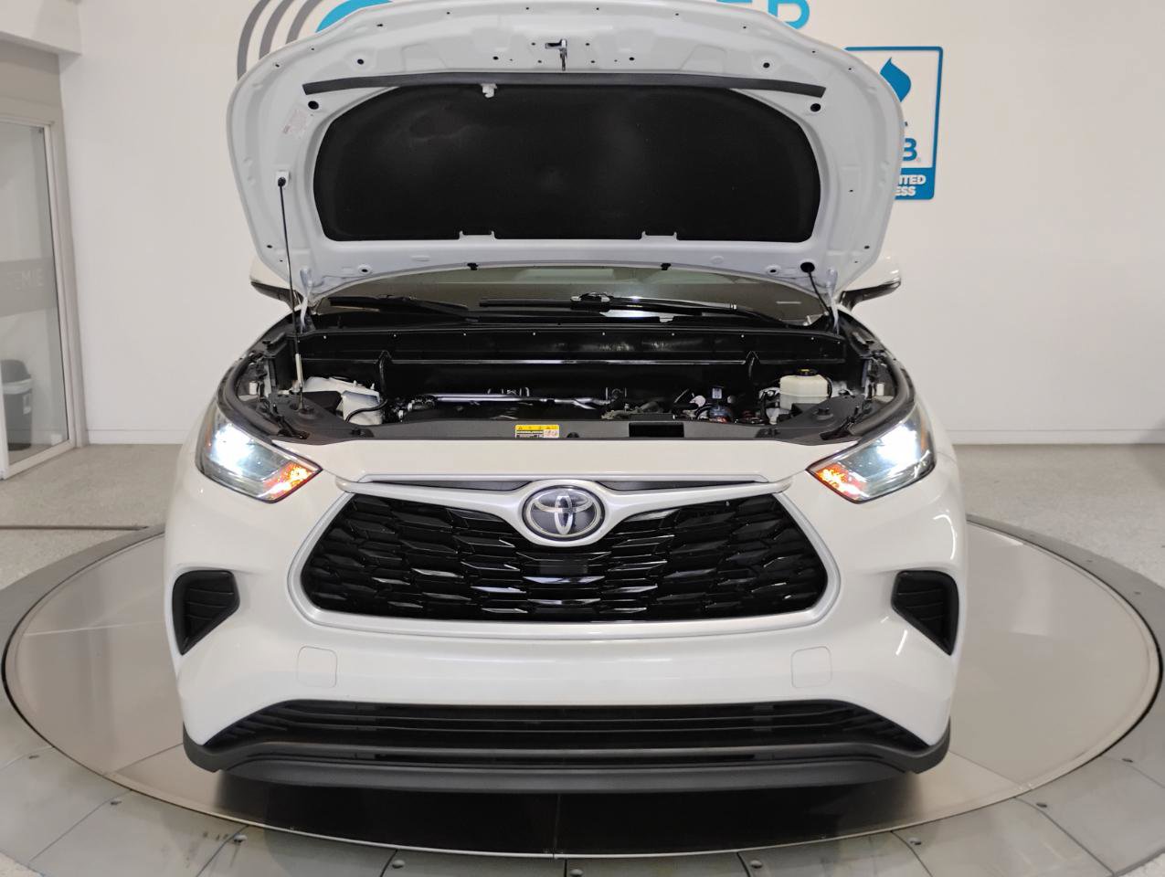 Used 2021 Toyota Highlander L image 92