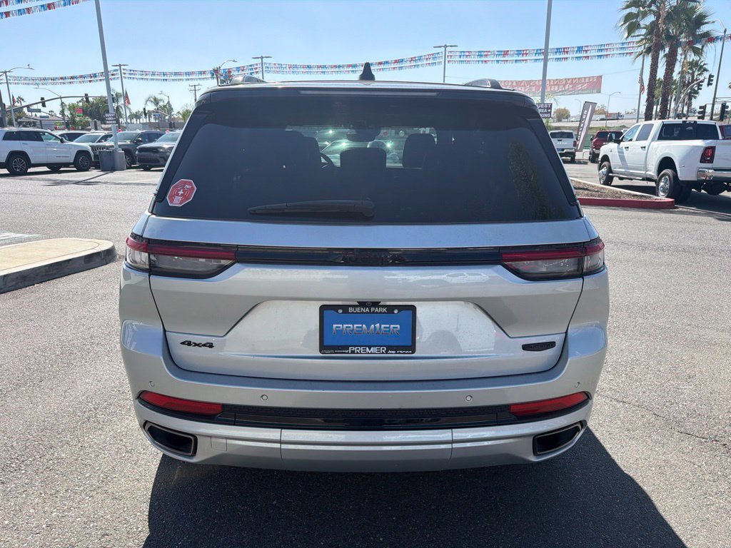 Used 2025 Jeep Grand Cherokee Summit w/ Obsidian Package AWD/4WD image 4