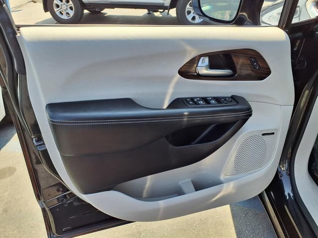 Used 2022 Chrysler Pacifica Limited image 11