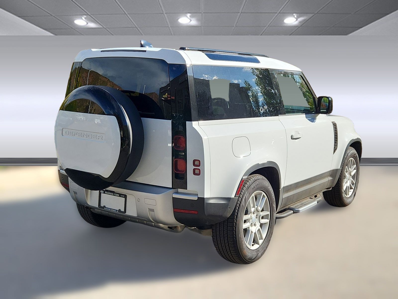 Used 2025 Land Rover Defender 90 S image 3