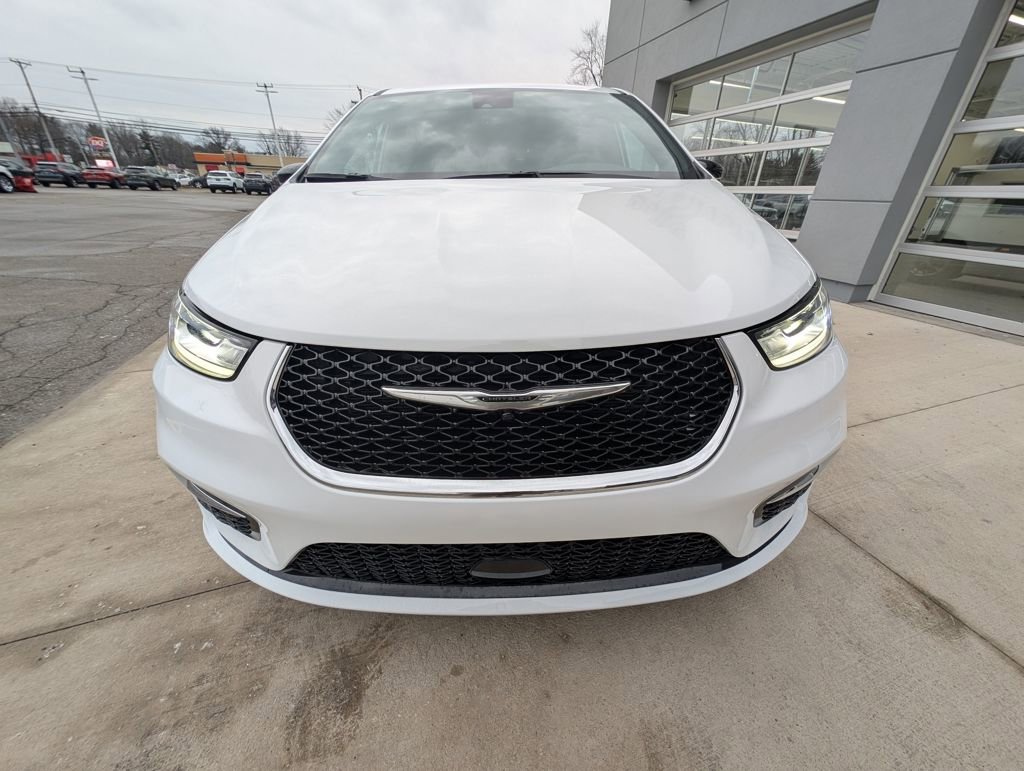New 2026 Chrysler Pacifica Select AWD/4WD image 10