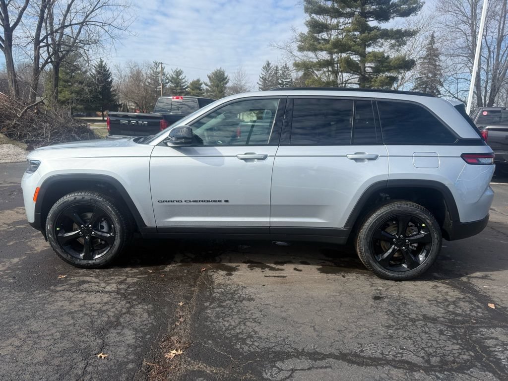 New 2026 Jeep Grand Cherokee Limited w/ Limited Altitude Package AWD/4WD image 7