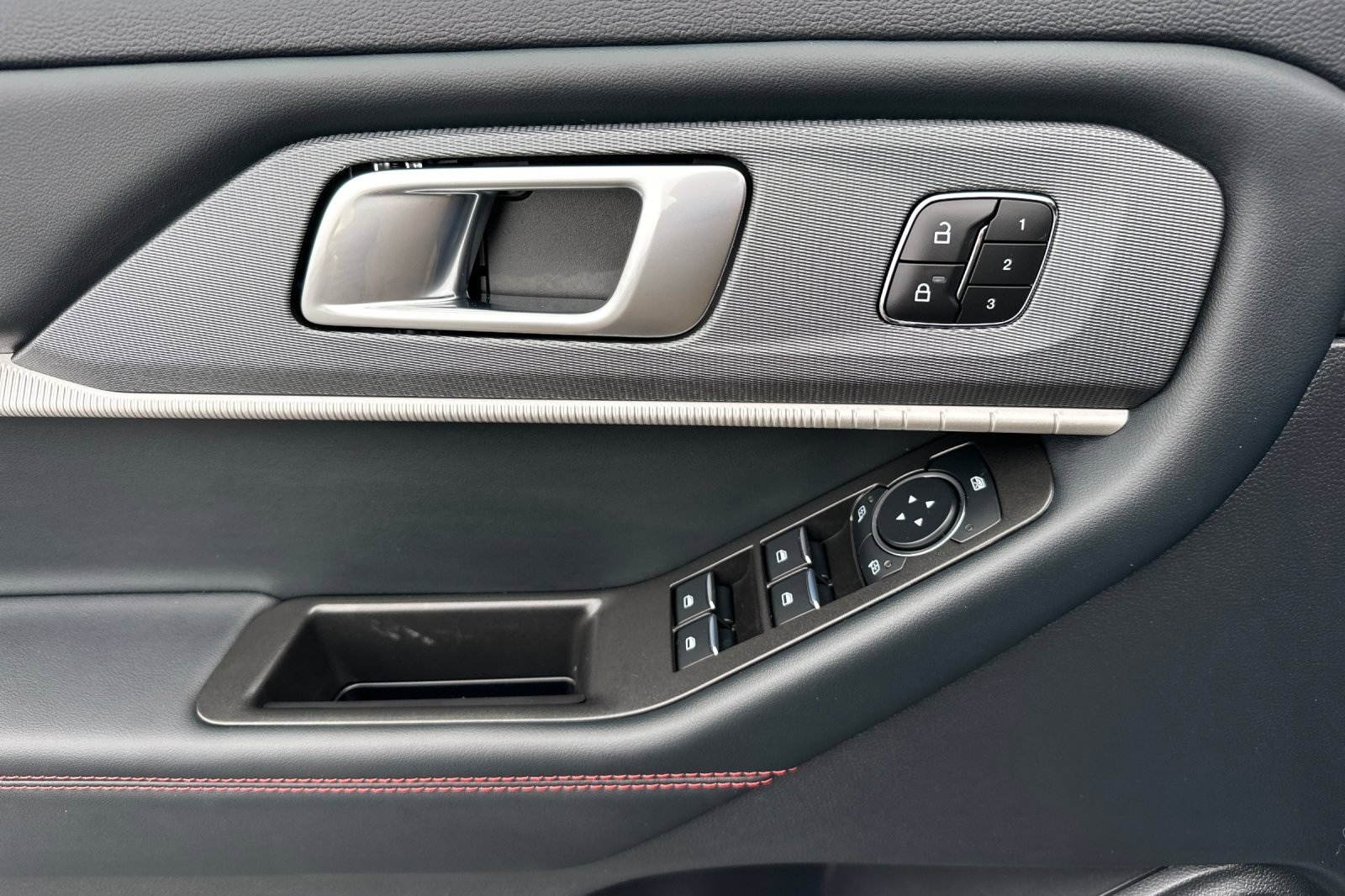 New 2026 Ford Explorer ST-Line w/ ST-Line Street Pack image 11