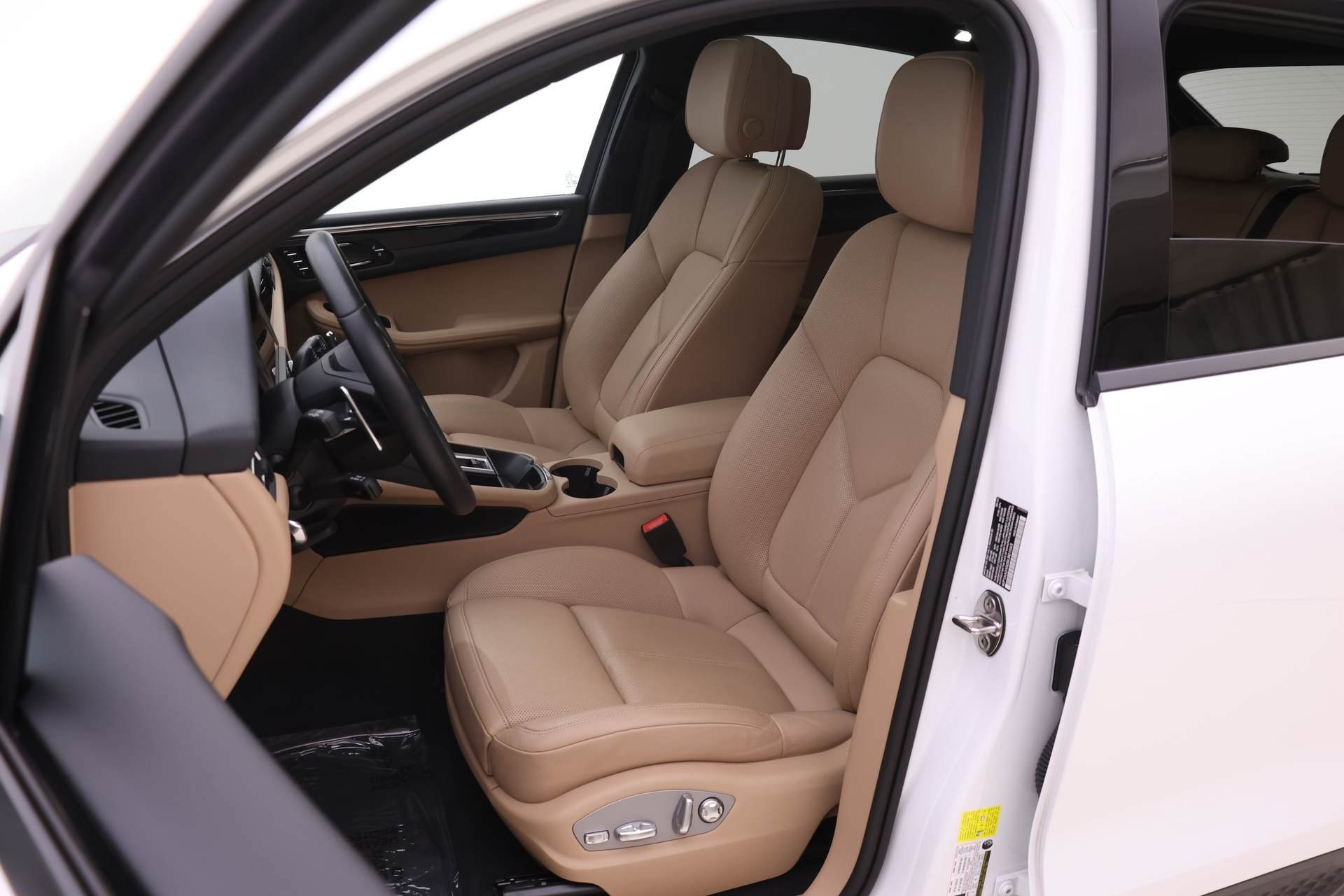 Used 2025 Porsche Macan image 5