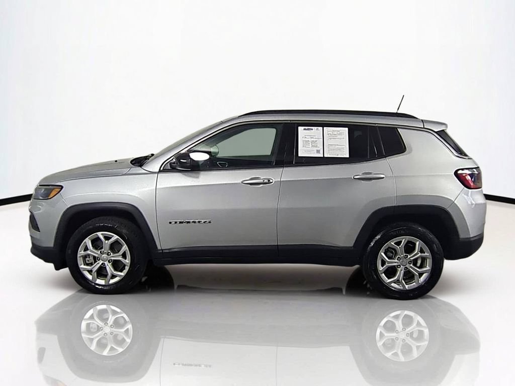 Used 2024 Jeep Compass Latitude AWD/4WD image 8