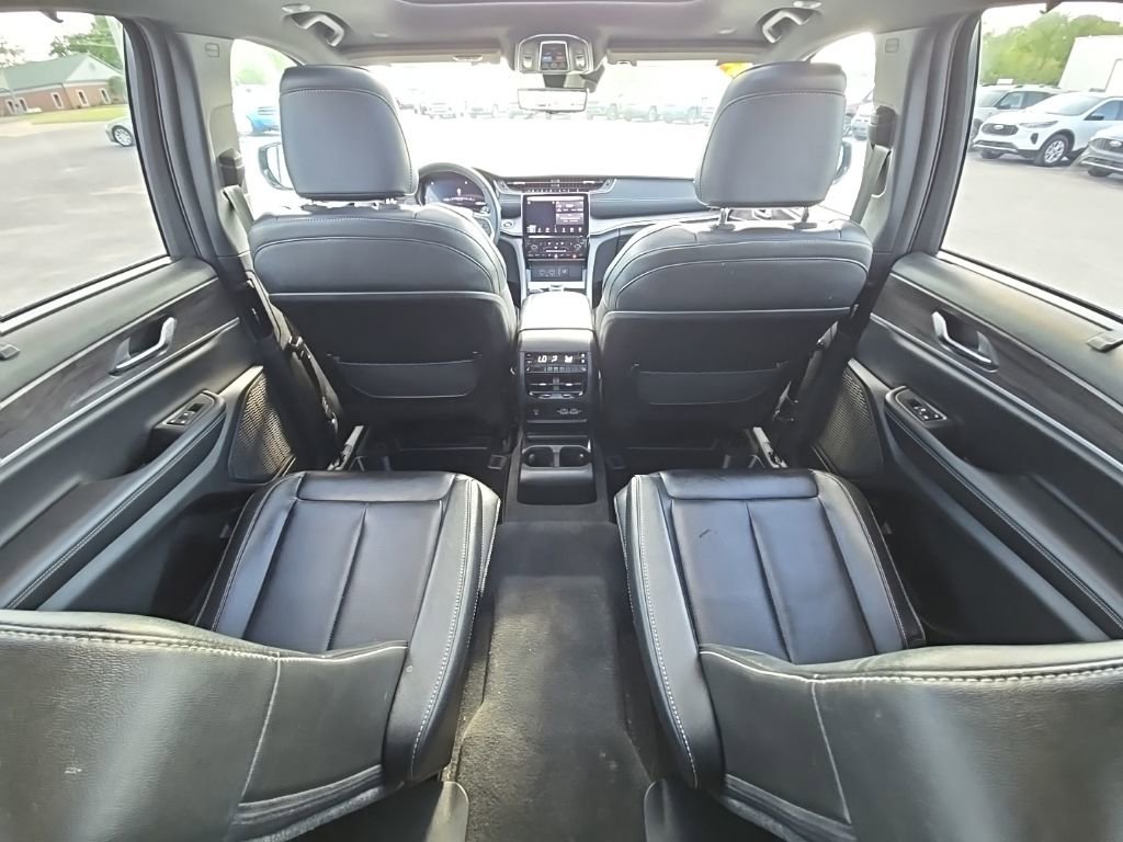 Used 2024 Jeep Grand Cherokee L Limited w/ Luxury Tech Group II AWD/4WD image 24