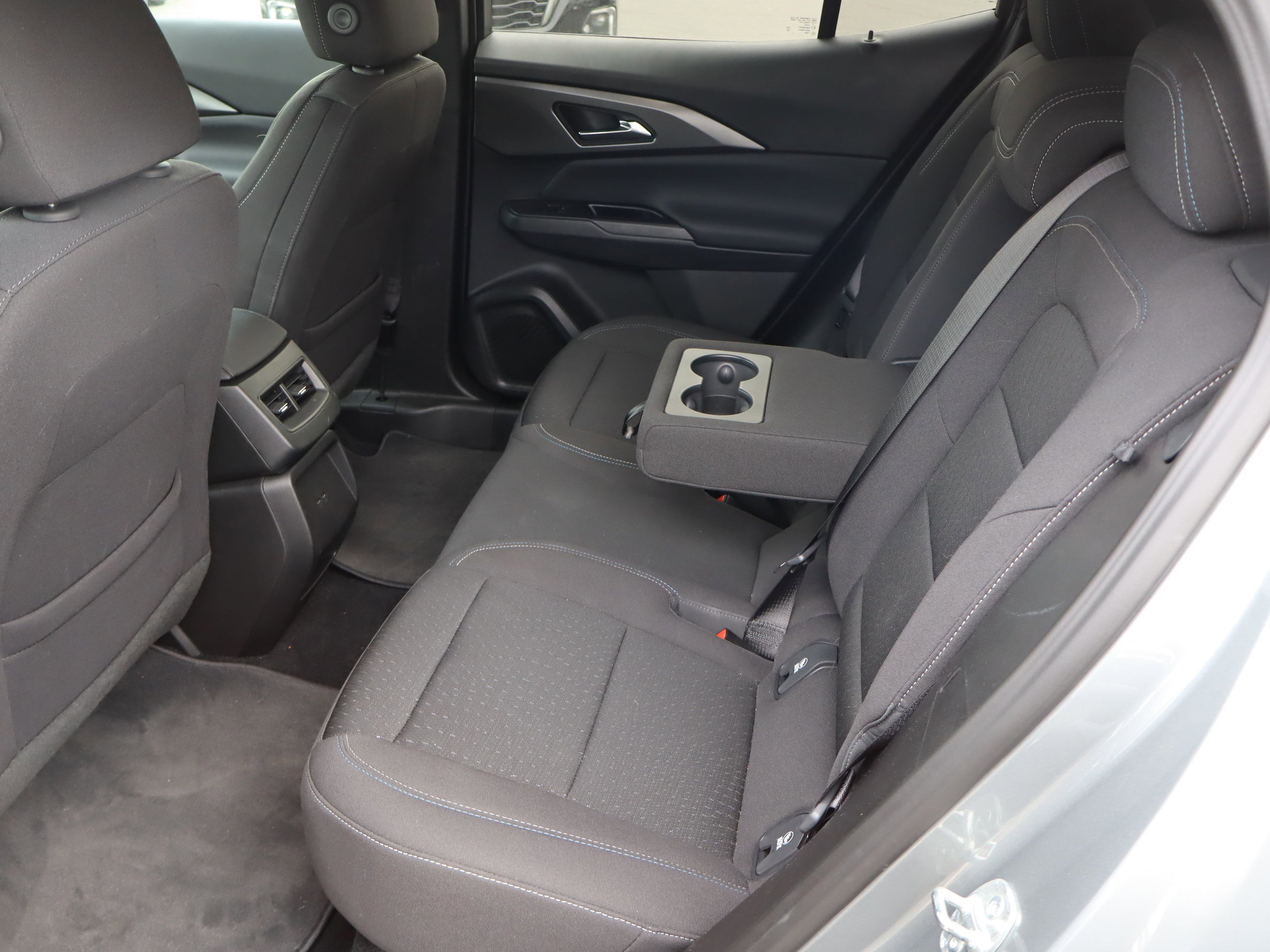 Used 2025 Chevrolet Equinox EV LT image 31