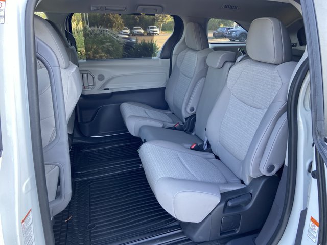 Used 2023 Toyota Sienna LE FWD image 16