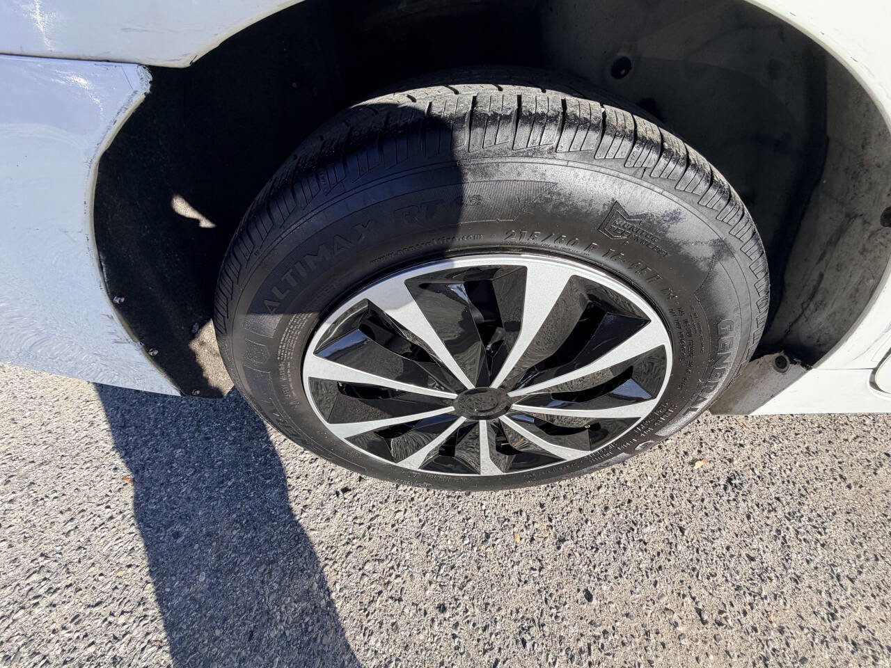 Used 2017 Toyota Camry LE image 38