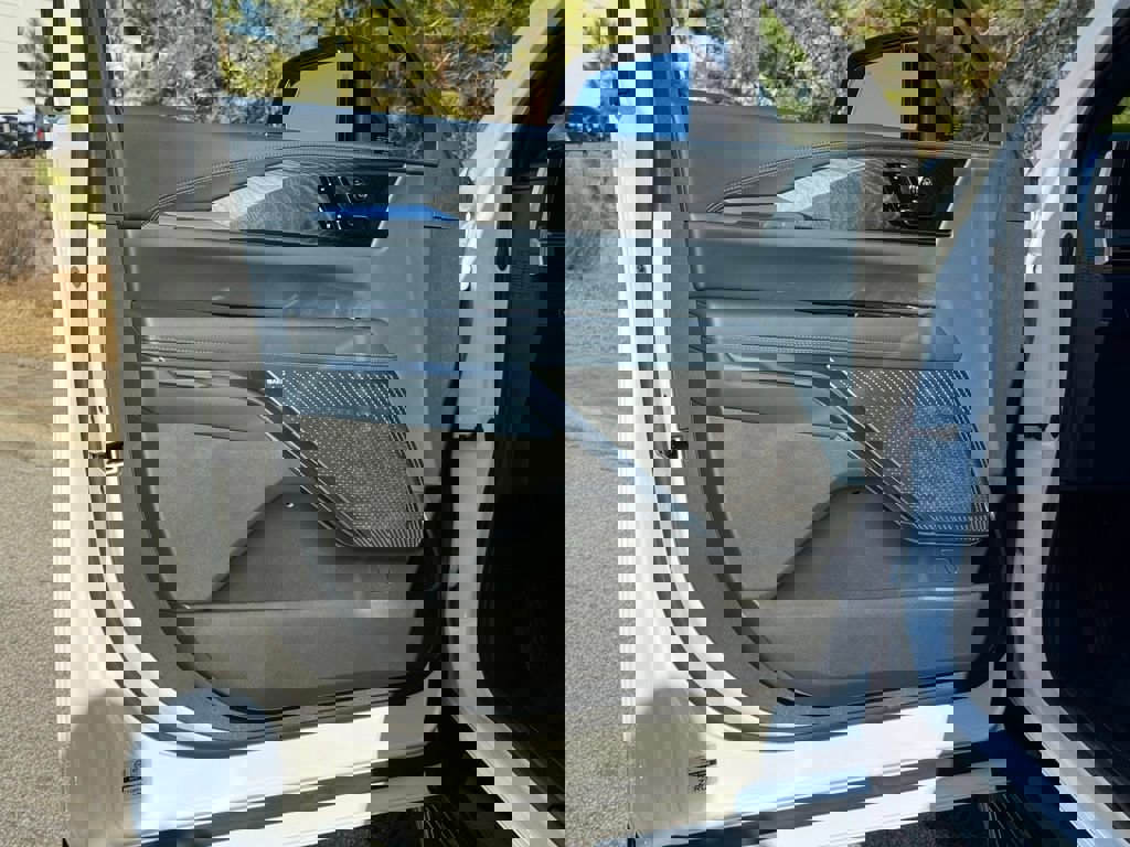 New 2025 Cadillac Escalade IQ Luxury 2 image 19